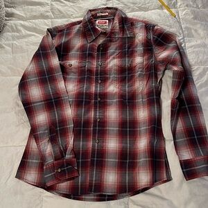 New without tags, never been worn, Wranglers men’s cowboy shirt.